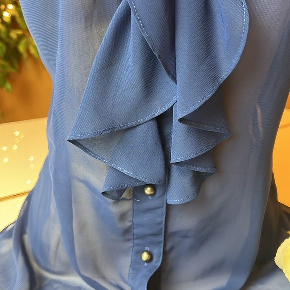 💙BANANA REPUBLIC SHEER BLUE TOP - RUFFLES AROUND THE NECK & FRONT BUTTONS SMALL - Picture 8 of 14